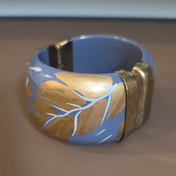 Jewelry - Blue and Gold Leaf Design Bangle